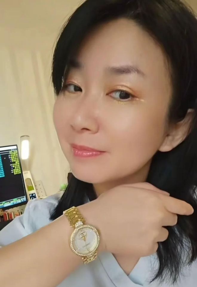 扒同事知道工作堪忧！三部门介入调查AG真人女子扔鼻涕纸后续：身份被(图2)