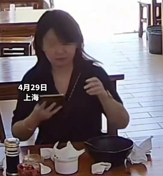 扒同事知道工作堪忧！三部门介入调查AG真人女子扔鼻涕纸后续：身份被(图12)